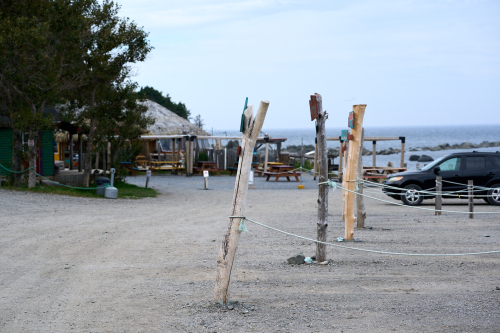 Saison,Été,Camping,Hébergement,MRC Haute-Gaspésie,Région,Sainte-Anne-Des-Monts,Le Sea Shack,Chalet,Eau,Plage,Bar,Club,Pub,Brasserie,Jour,Temps
